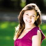 femeie gravida care zambeste (http://blog.dentalplans.com)