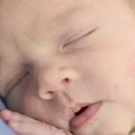bebelus racit (www.anythingaboutkids.com)