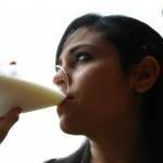 gravida care bea lapte (http://1.bp.blogspot.com)