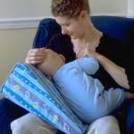bebelus alaptat (www.pollywogbaby.com)