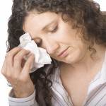 femeie care plange (www.elegantinnerguidance.com)