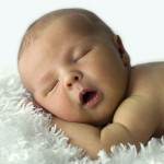 copil care doarme (www.s3.apkhub.com)