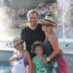 andreea esca cu familia (http://4.bp.blogspot.com)
