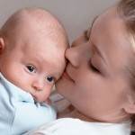 bebelus si mama lui (www.qbebe.ro)