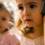 copil cu telefon